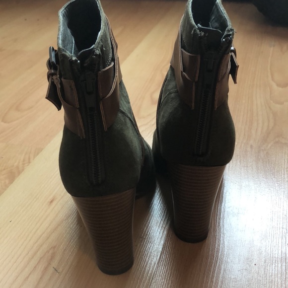 High heeled boots - Picture 2 of 3